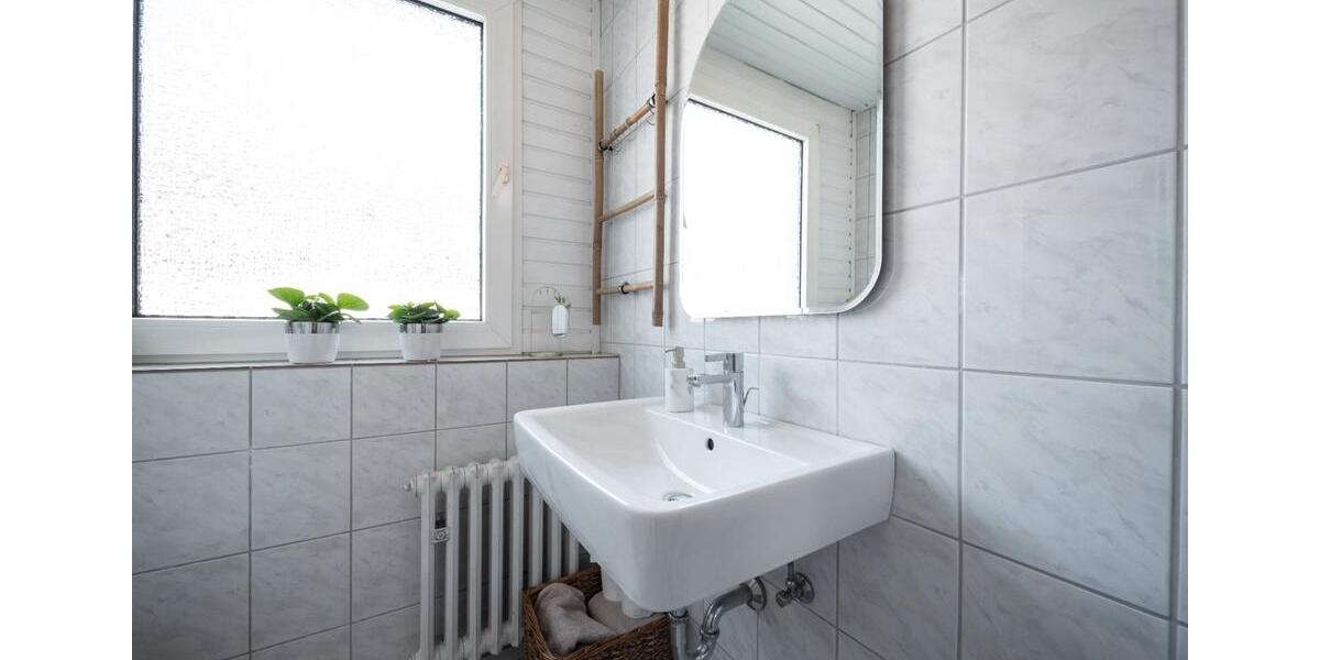 Dachgeschoßwohnung Essen Stadtbezirk VIII - 2 Zimmer, 65 m&sup2;, 1.100&euro; | Angebot:26149272