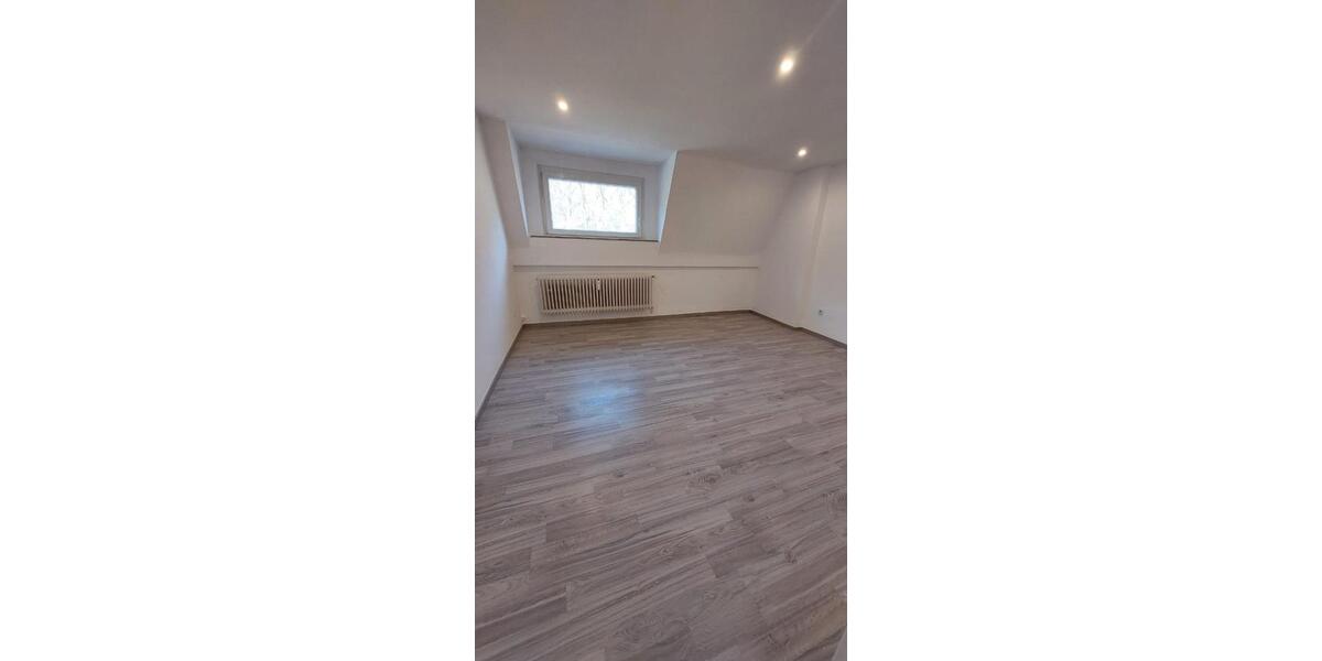 Dachgeschoßwohnung Oberhausen Biefang - 3.5 Zimmer, 75 m&sup2;, 530&euro; | Angebot:25809199