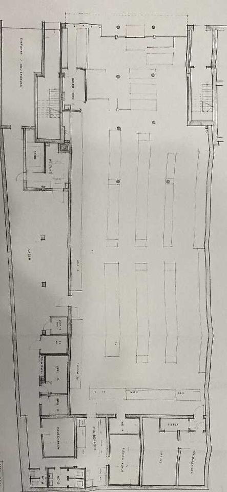 Erkrather Fußgängerzone: Große Ladenfläche inklusive Lager zimmer