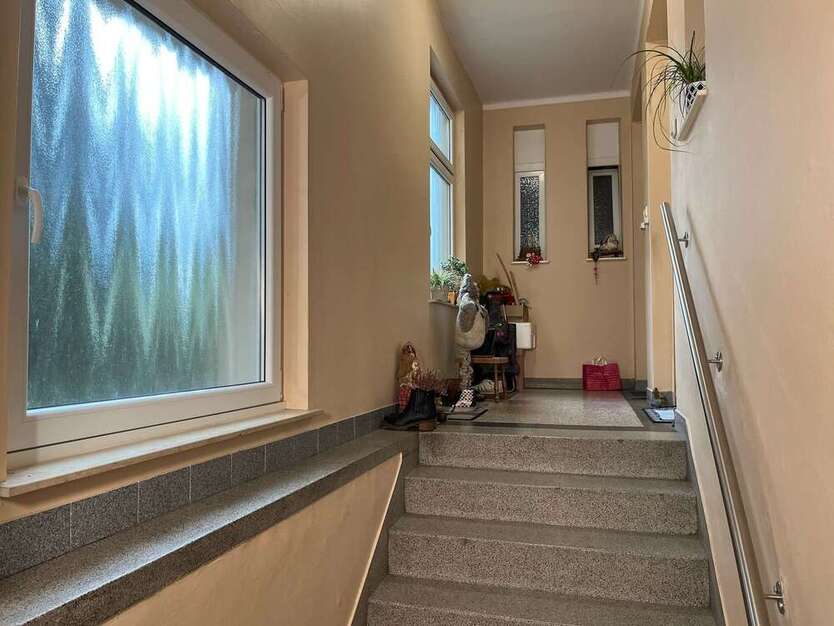 Lukratives Wohn-& Geschäftshaus mit 8 Whg, 3 Gewerben und 2 Keller Lagerflächen + Antenne in Bochum 43 zimmer