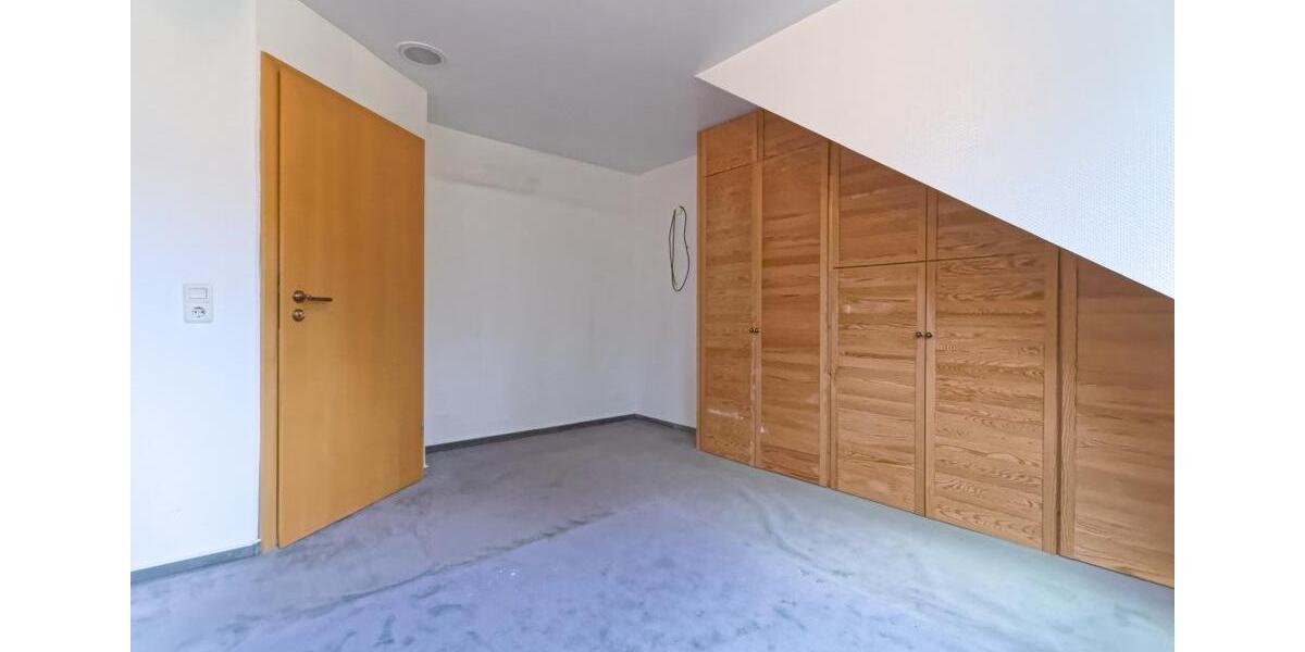 Dachgeschoßwohnung Oberhausen Biefang - 4 Zimmer, 96 m&sup2;, 227.000&euro; | Angebot:26940519