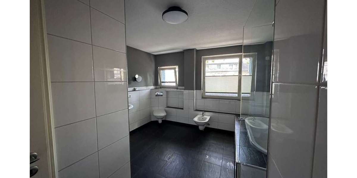 Mehrfamilienhaus mit 3 Wohneinheiten in ruhiger Sackgassenlage - Mehrfamilienhaus, Wohnhaus Oberhausen Alstaden | Angebot:27493794