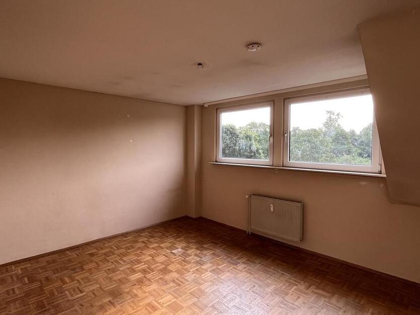 ~ Frisch renoviert + mit tollem Balkon ~ zimmer