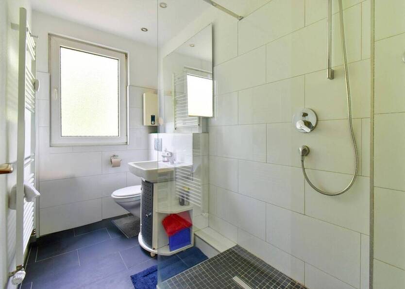 Duissern: Moderne & möblierte 2-Zimmer-ETW mit Parkett, Energieeffizienzklasse C & Top-Lage