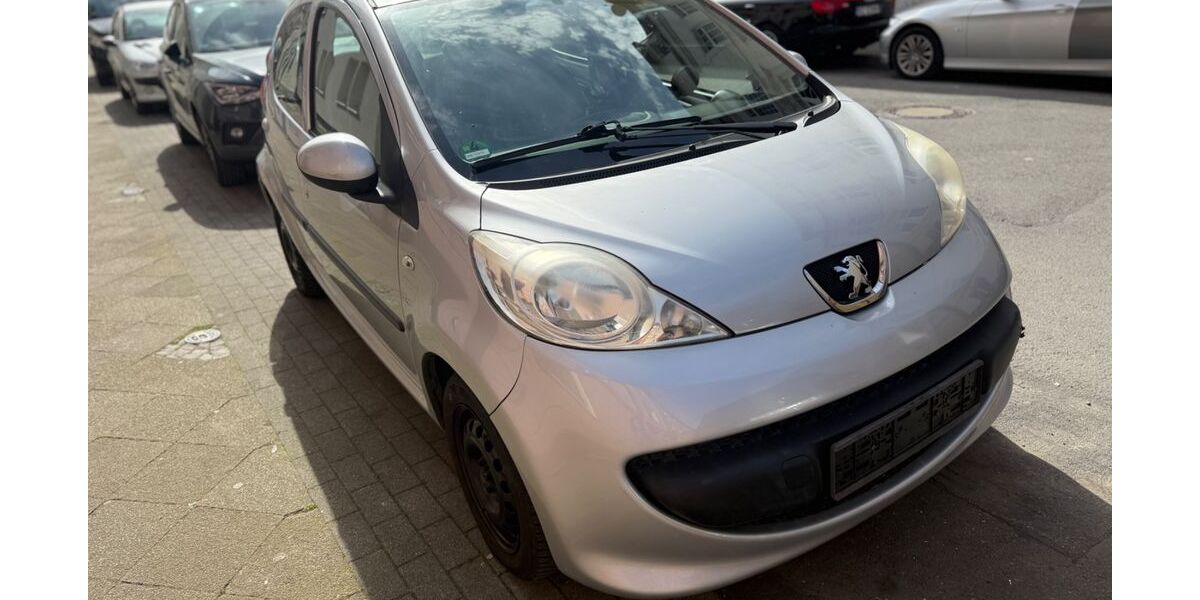 Peugeot 107 199.999 km 1.350 &euro; Bochum 44866