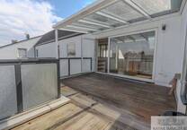Wohnen mit Weitblick - Stilvolle 4-Zimmer-Dachgeschoßwohnung mit Terrasse und Tiefgaragenplatz in ruhiger Lage von Düsseldorf-Benrath