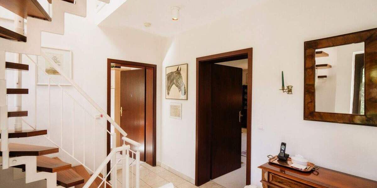 Laupendahler Siedlung - freistehendes Einfamilienhaus mit Süd-Garten & Garage 3 zimmer