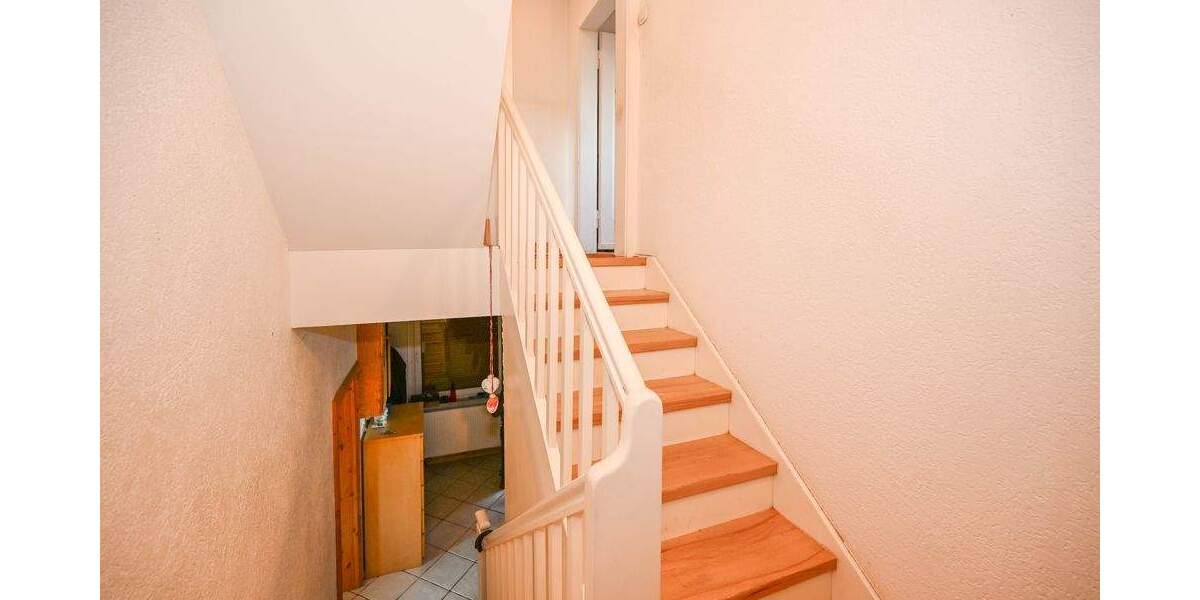 Bruchsteinhaus im Grünen: Gepflegtes Einfamilienhaus mit großem Grundstück in Niederbonsfeld 4 zimmer