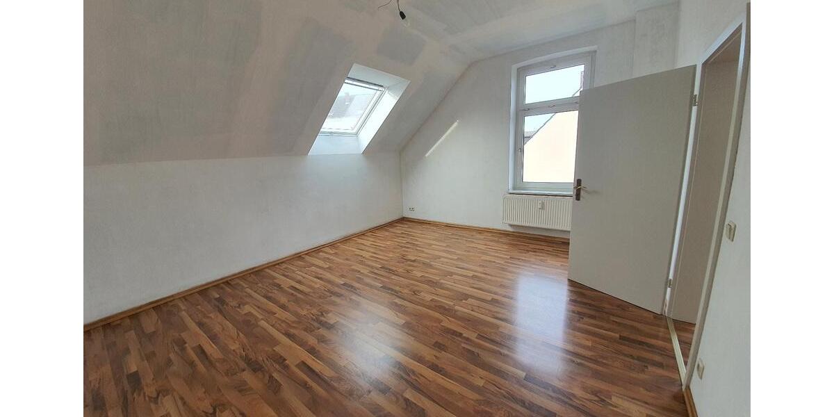 Dachgeschoßwohnung Duisburg Mittelmeiderich - 3 Zimmer, 1 m&sup2;, 700&euro; | Angebot:25844080