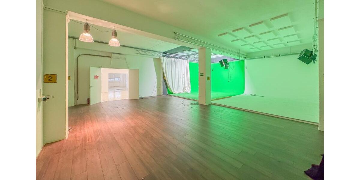 BÜRO MIT STUDIO IM INDUSTRIAL LOOK – 320 m² – 6,38 € pro m² – 3 BÜROS – KÜCHE – LASTENAUFZUG – KLIMA – BARRIEREFREI – TOP AUFGETEILT! zimmer