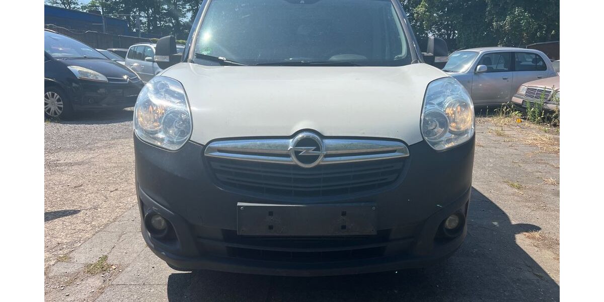 Opel Combo 96.000 km 5.490 &euro; Duisburg 47138
