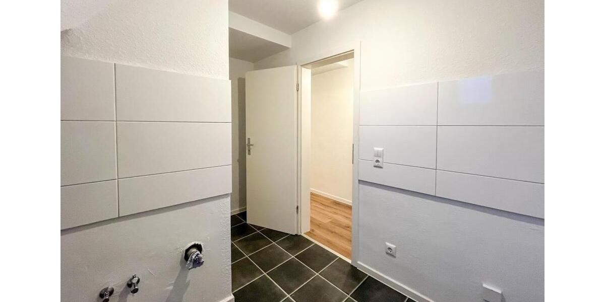 AUFGEPASST! Frisch sanierte 3-Zimmer Wohnung mit Sonnenbalkon! 3 zimmer