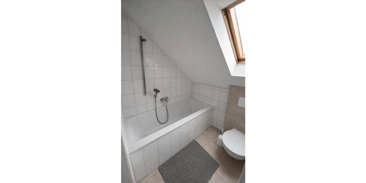 Dachgeschoßwohnung Moers Rheinkamp - 2 Zimmer, 48 m&sup2;, 570&euro; | Angebot:25791141