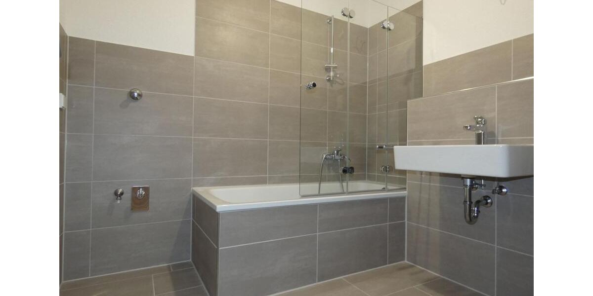 *** Attraktive 3-Zi.-Whg. mit Balkon! Erstbezug nach Sanierung! *** 3 zimmer