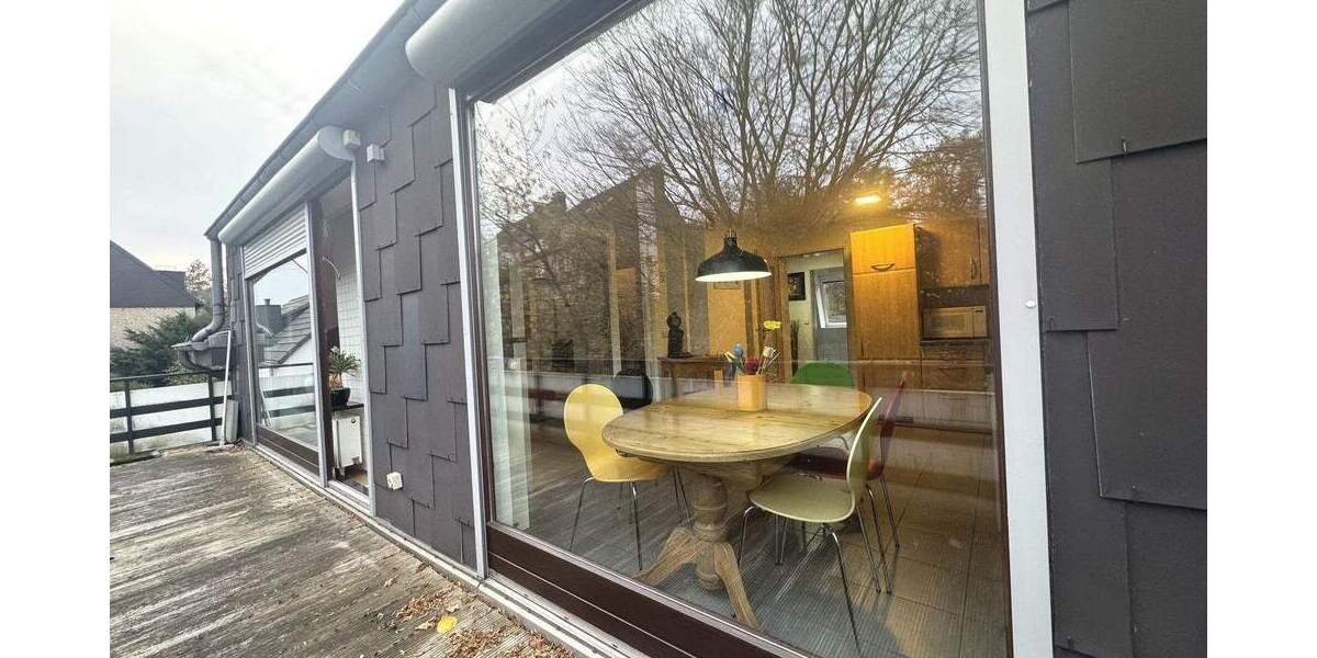 Komfortable Wohnung im Dachgeschoss mit Terrasse - aktuell leerstehend 2 zimmer