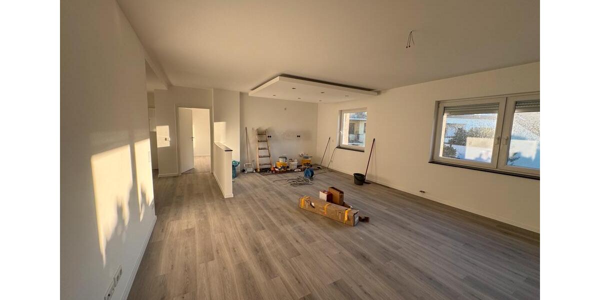 Verkauf: Kernsanierte Wohnung | 1. OG | Neubauniveau 4 zimmer