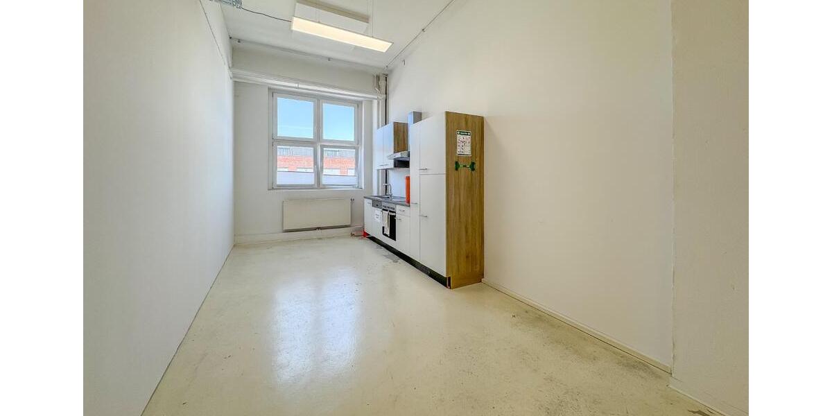 BÜRO MIT STUDIO IM INDUSTRIAL LOOK – 320 m² – 6,38 € pro m² – 3 BÜROS – KÜCHE – LASTENAUFZUG – KLIMA – BARRIEREFREI – TOP AUFGETEILT! zimmer