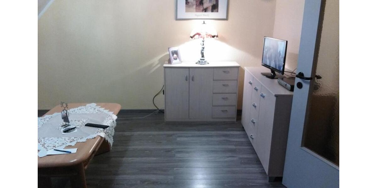 Mehrfamilienhaus mit 4 Garagen in guter Lage zimmer