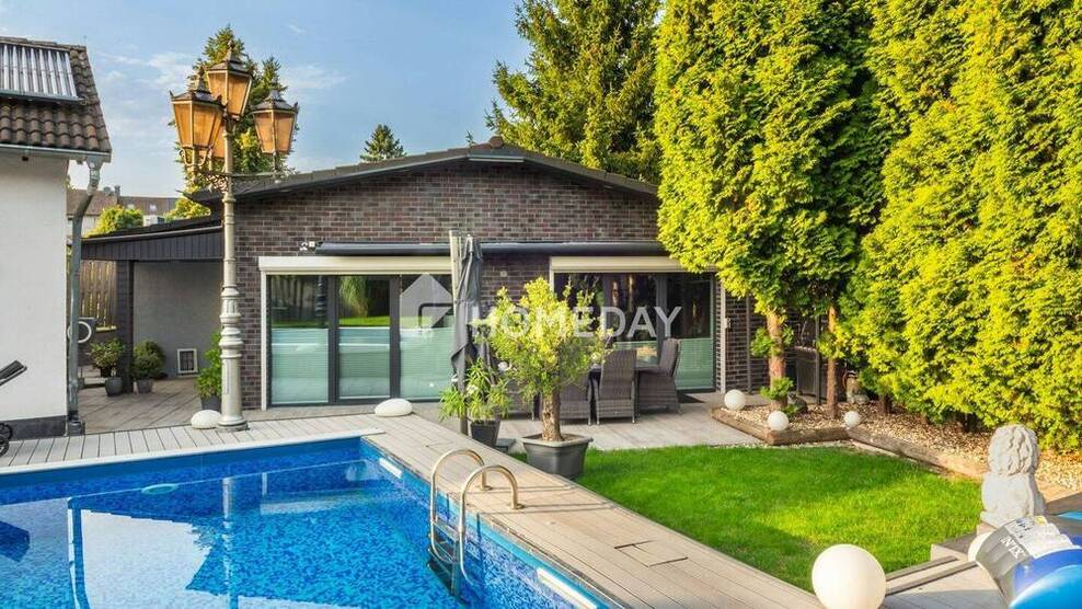 Zwei exklusive Einfamilienhäuser mit Pool, Sauna und außergewöhnlicher Ausstattung
