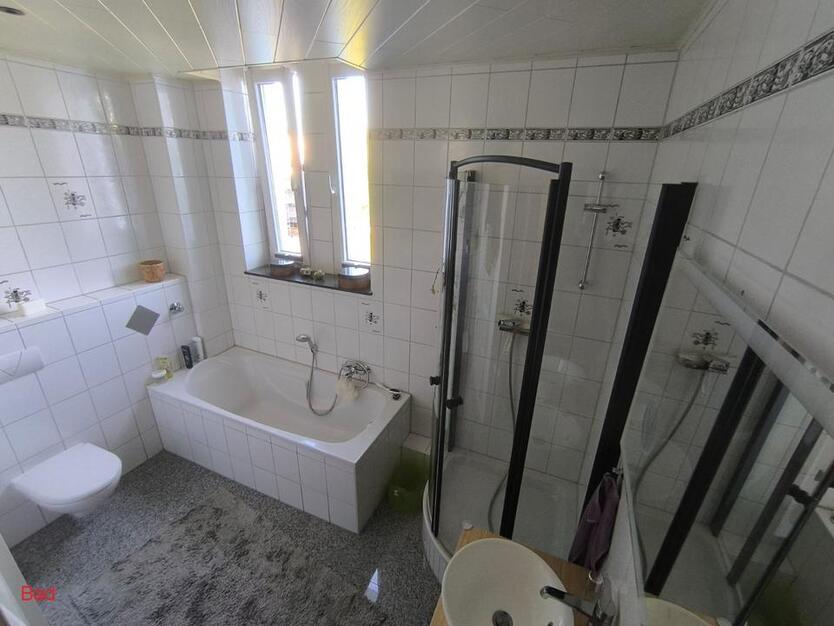 Familienfreundliche Wohnung mit sechs Zimmern und Garten