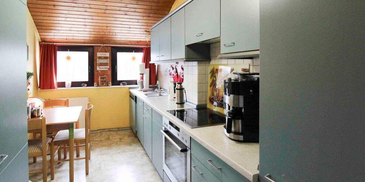 Viel Platz, viele Möglichkeiten: Zweifamilienhaus mit Garten, Wintergarten & Mieteinnahmen! 6 zimmer