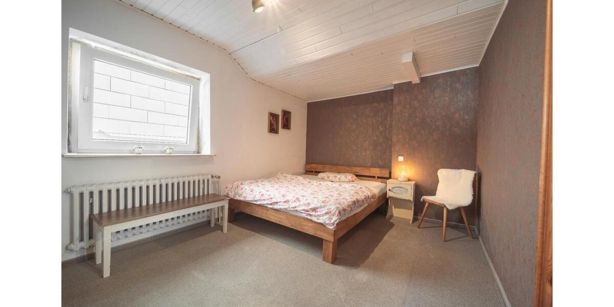 Dachgeschoßwohnung Essen Stadtbezirk VIII - 2 Zimmer, 65 m&sup2;, 1.100&euro; | Angebot:26149272