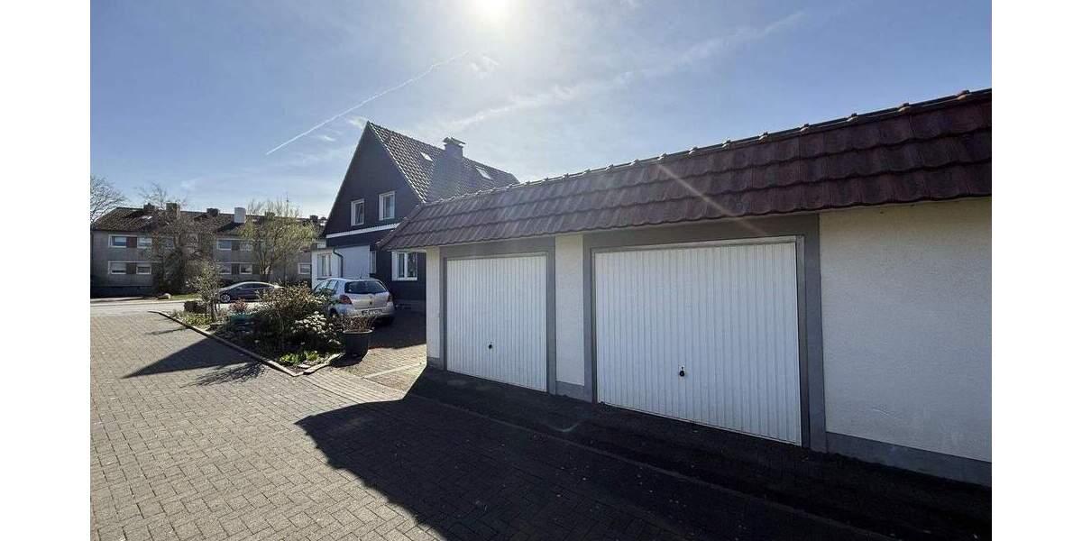 Charmante Doppelhaushälfte mit Hobbyraum, Garagen und idyllischem Garten in Mettmann 1 zimmer