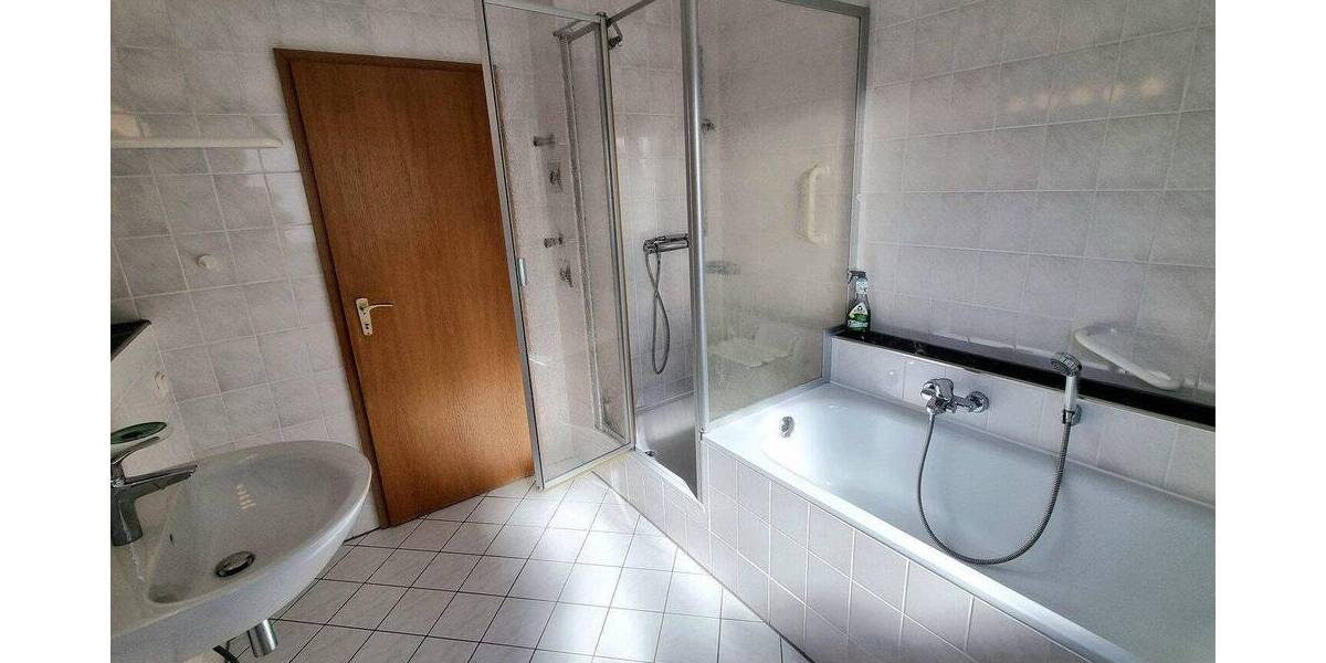 Etagenwohnung Bochum Höntrop - 3 Zimmer, 118 m&sup2;, 1.250&euro; | Angebot:26875118