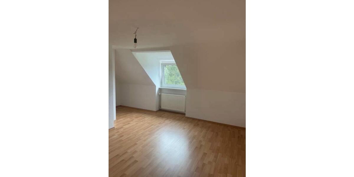 Dachgeschoßwohnung Bochum Eppendorf - 2 Zimmer, 43 m&sup2;, 330&euro; | Angebot:26447956