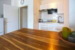 Komplett möblierte Wohnung mit kleinem Balkon