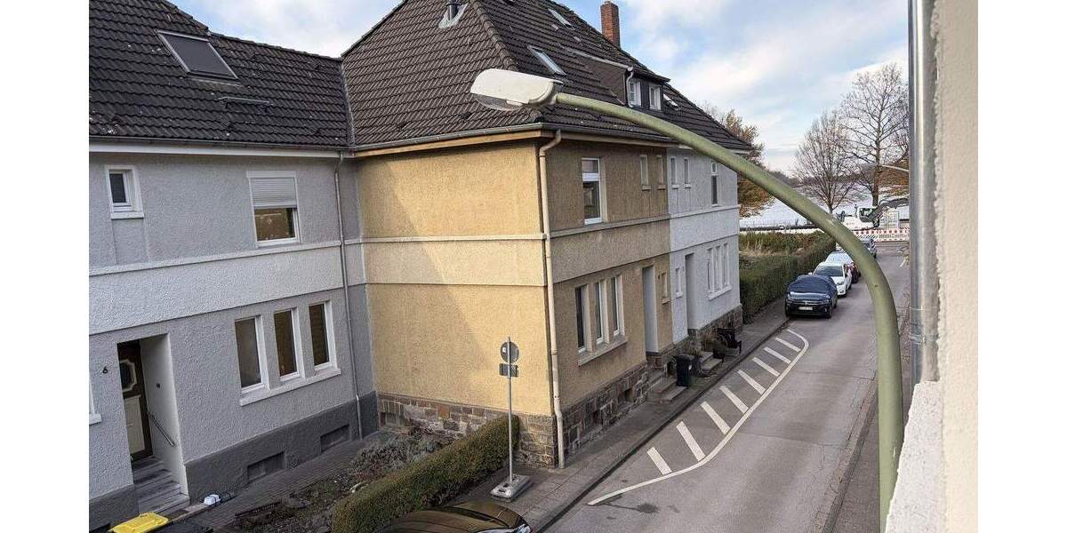 Frisch renovierte Wohnung im Zweifamilienhaus mit Garten direkt an der Regattabahn in DU-Wedau 4 zimmer