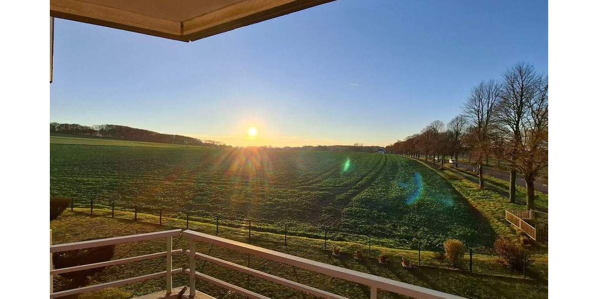 Attraktive 3-Zimmer-Wohnung mit großem Balkon & eigenem PKW-Stellplatz 3 zimmer