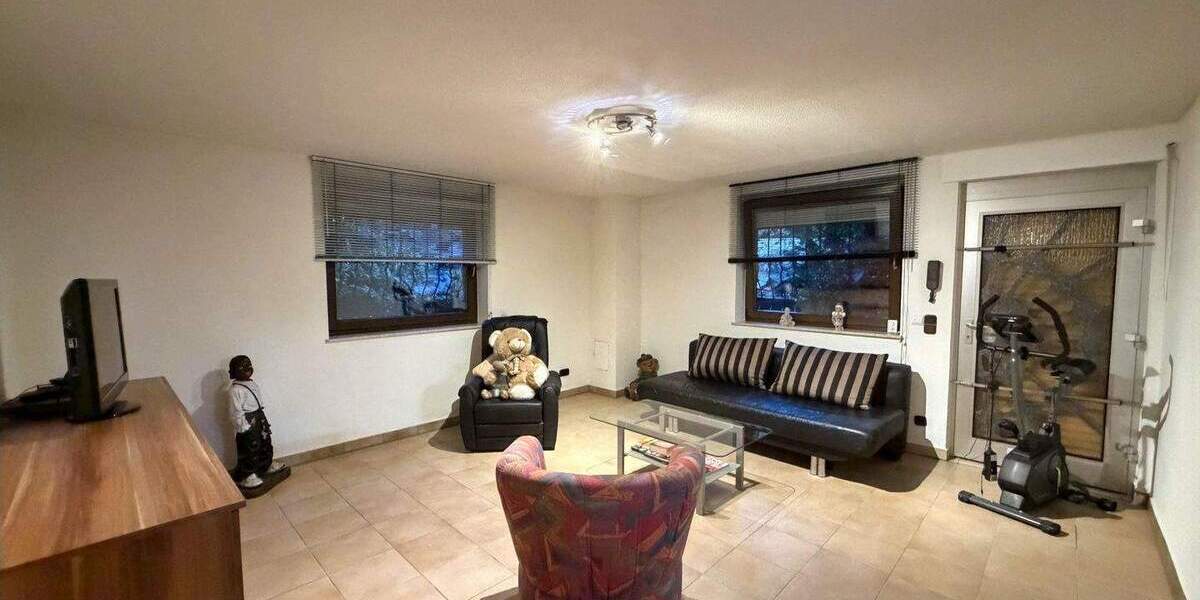 Doppelhaushälfte mit großzügigem Grundstück, Kamin und Doppelgarage 4 zimmer