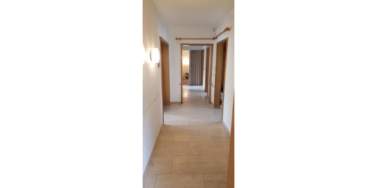 Erdgeschoßwohnung Duisburg Essenberg - 6 Zimmer, 164 m&sup2;, 1.150&euro; | Angebot:25404154