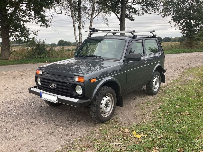 Lada Niva 23.500 km 12.750 € Marl 45768
