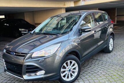 Ford Kuga 166.000 km 8.750 &euro; Essen 45355