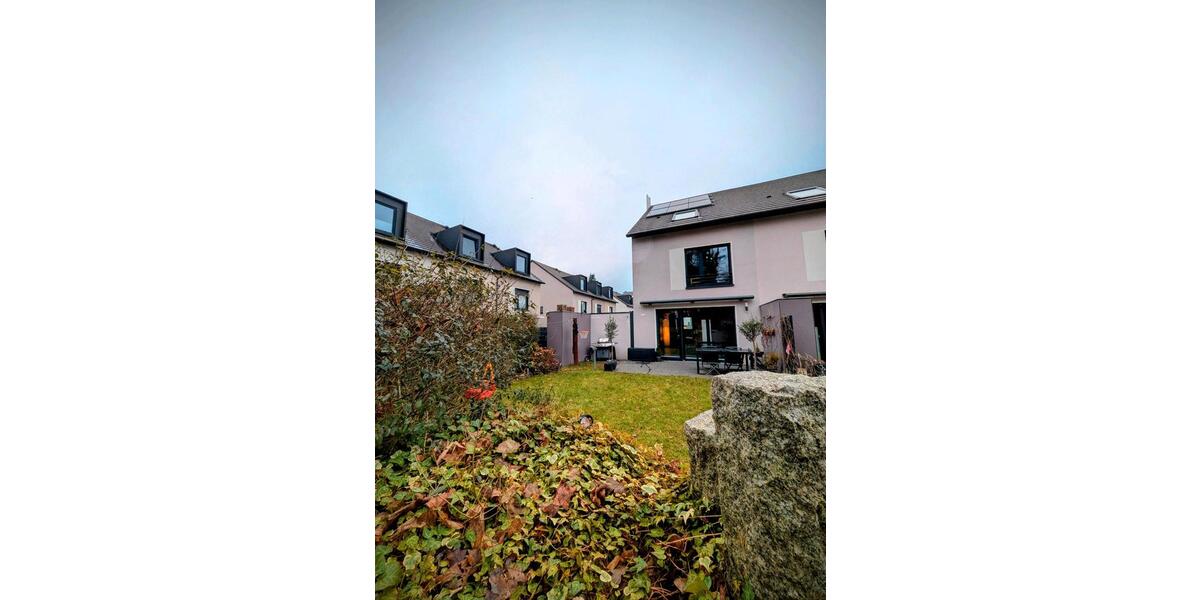 Modernes energieeffizientes Reihenendhaus mit Blick ins Grüne 5.5 zimmer