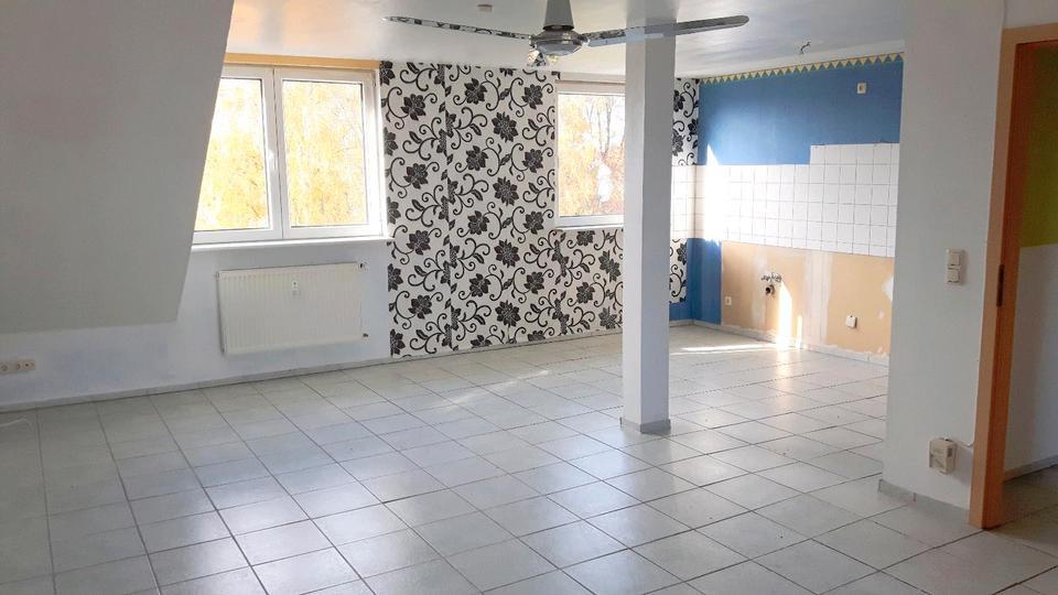 Bezugsfreie 3-Zimmer-Wohnung mit offener Küche und Tageslichtbad zimmer