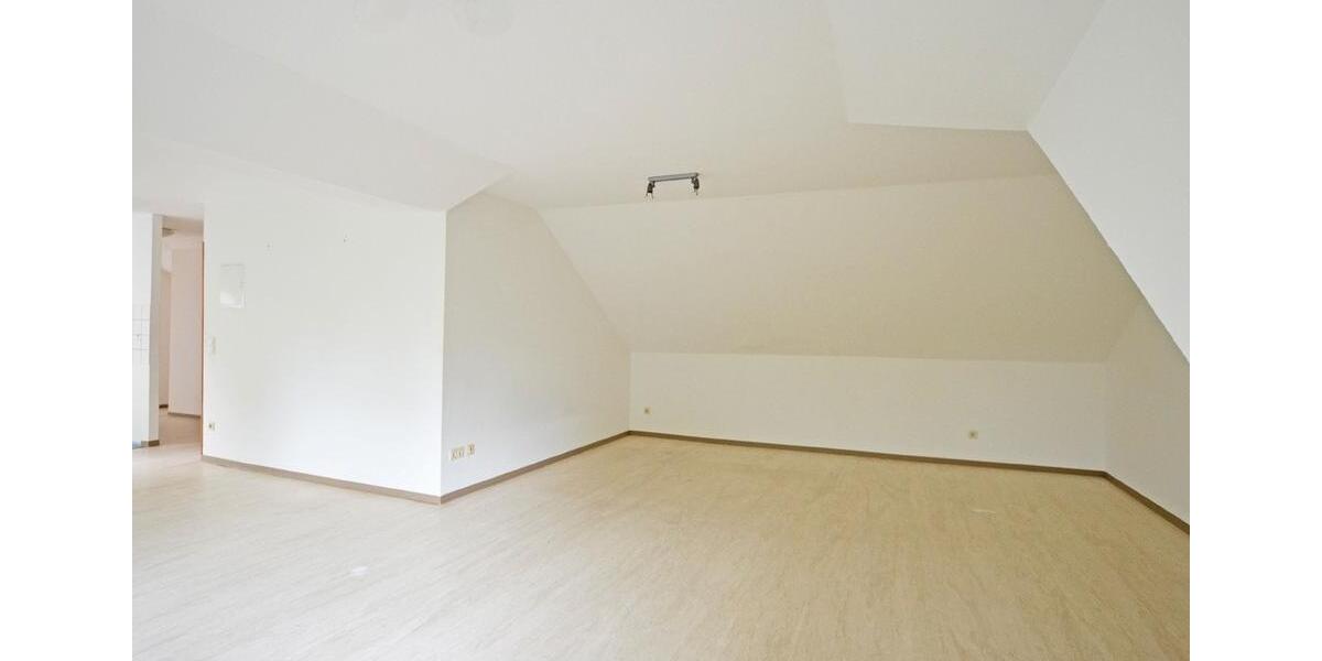 Dachgeschoßwohnung Duisburg Walsum - 3 Zimmer, 72 m&sup2;, 585&euro; | Angebot:25765138