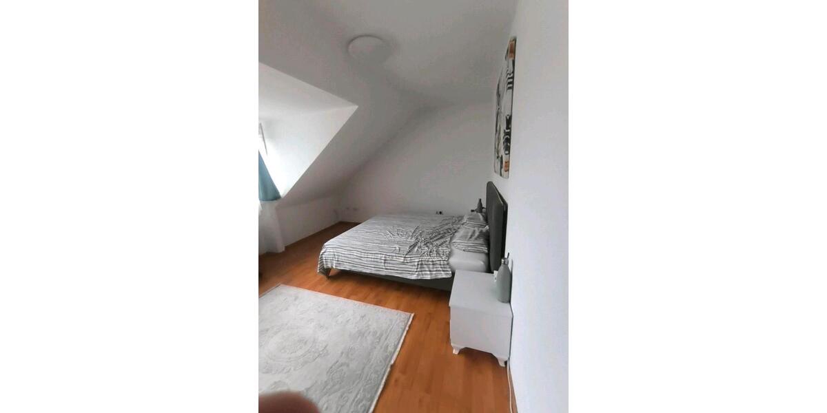 Dachgeschoßwohnung Essen Stadtbezirk V - 2 Zimmer, 60 m&sup2;, 620&euro; | Angebot:26468178