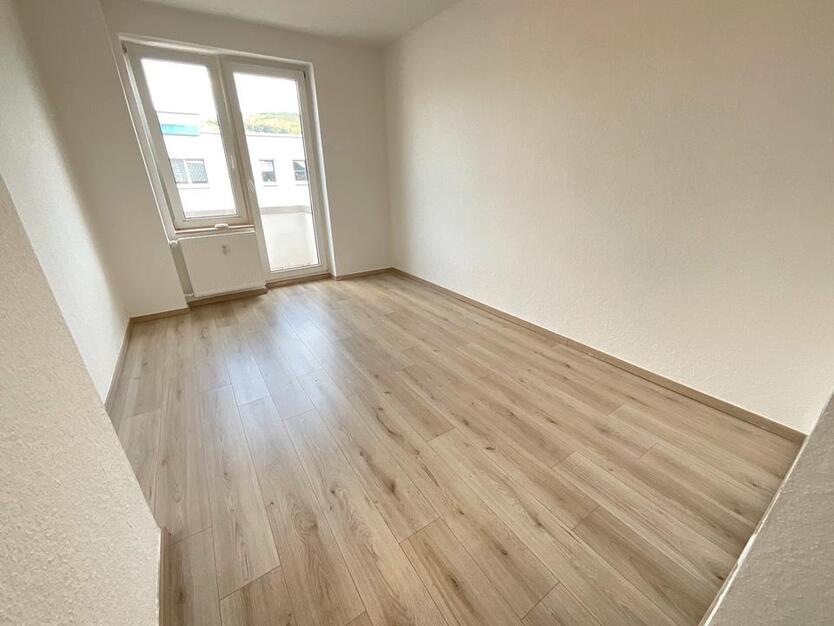 Frisch renoviert in Ihre eigene 2 Zimmerwohnung zimmer