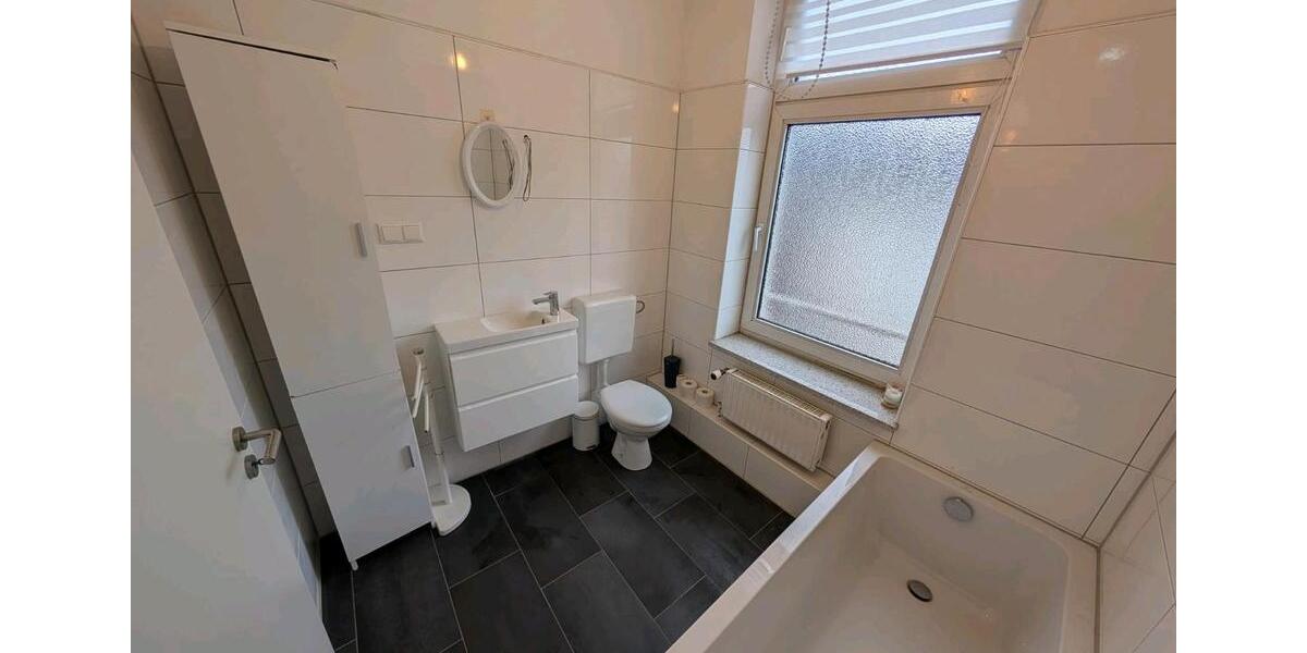 Dachgeschoßwohnung Duisburg Mittelmeiderich - 3.5 Zimmer, 70 m&sup2;, 590&euro; | Angebot:25880055