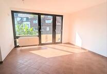 Gerresheim: Frisch renoviert mit Balkon + Küche!!