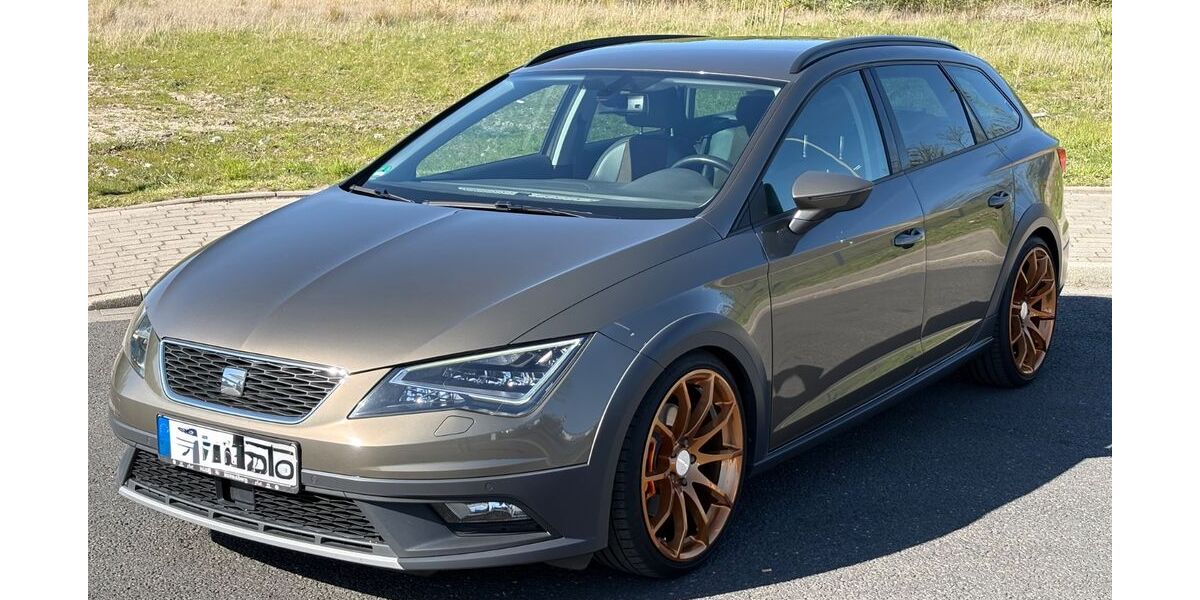 Seat Leon 119.300 km 11.950 &euro; Essen 45355