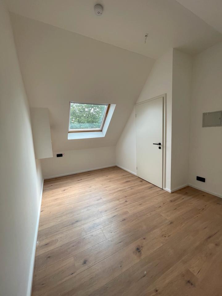 Sanierte, helle und moderne Dachgeschoßwohnung nähe Ruhr Park
