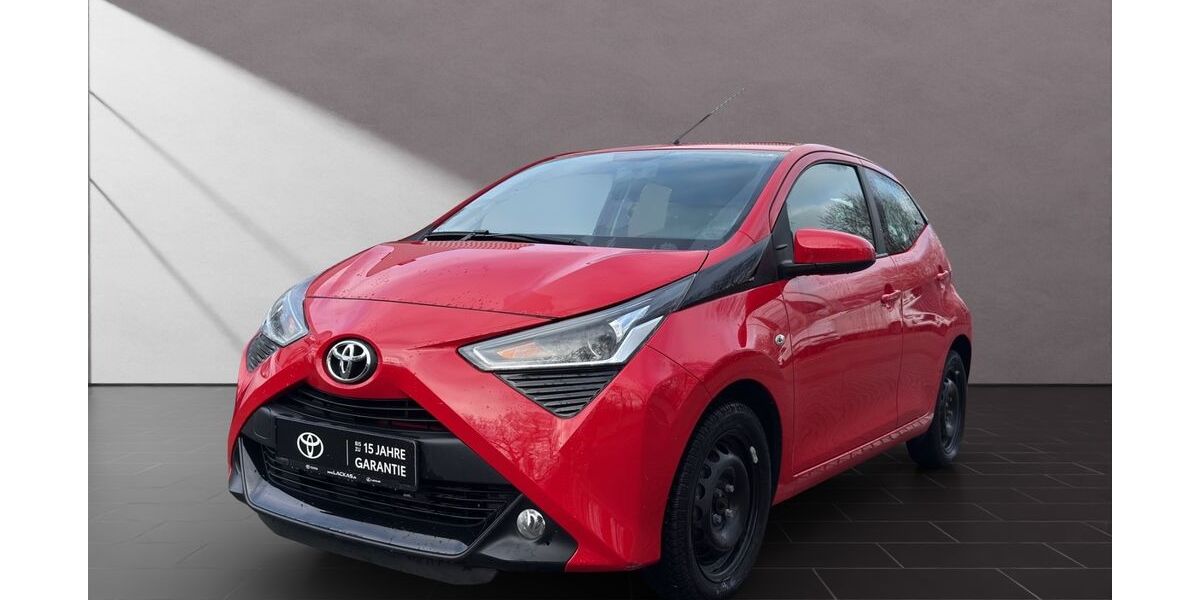 Toyota Aygo (X) 35.500 km 10.450 &euro; Dinslaken 46537