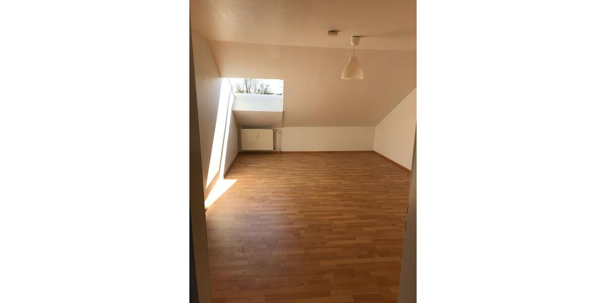 2 hübsche DG-Wohnungen zu verkaufen Preis pro Wohnung 3 zimmer