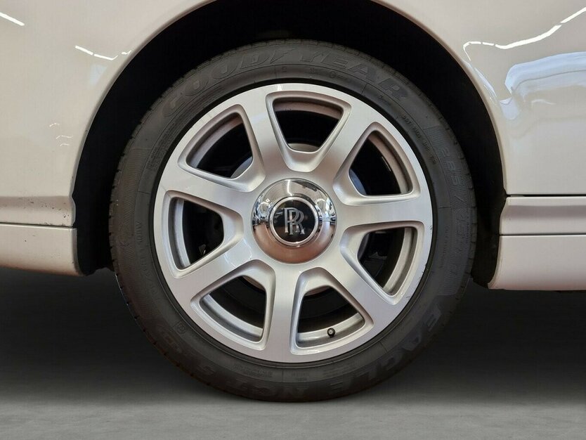 Rolls Royce Phantom Drophead Bespoke Spezial 21.800 km 195.000 € HAAN 42781