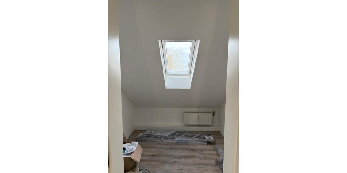 Sonnige 2,5 Zi. Wohnung m. Balkon, frisch saniert 2.5 zimmer