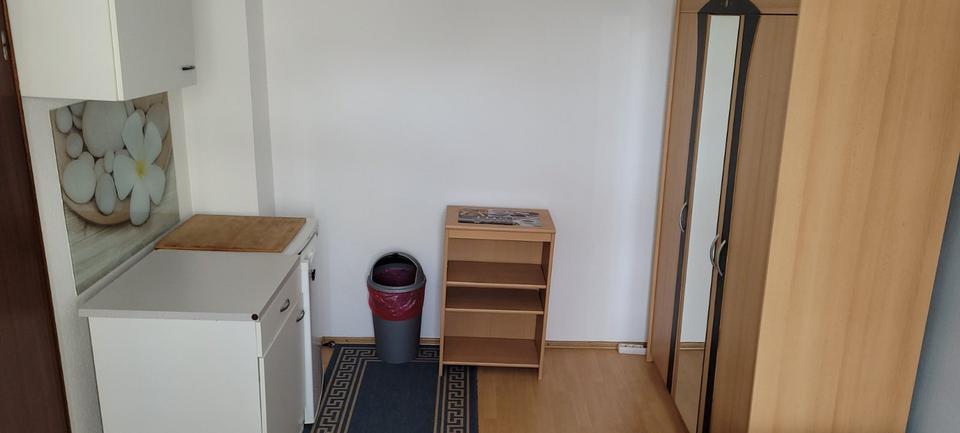 1 Zimmer , Möbliert. Telefon :020384730 1 zimmer